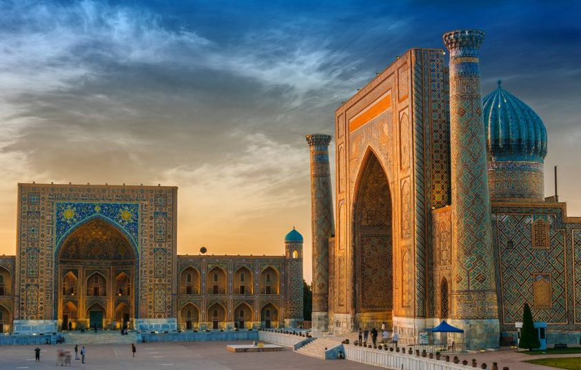 Власти Узбекистана с 1 октября открывают границы для зарубежных туристов