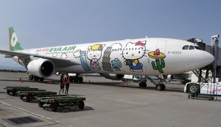 ✈️ Первый обзор на самолёт Hello Kitty.