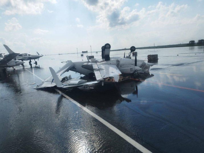 🌪️ Смерч раскидал самолеты в аэропорту Нижнекамска.