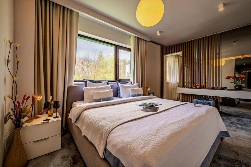 🔥 𝐇𝐎𝐓𝐄𝐋 𝐒𝐈𝐍𝐀𝐈𝐀 𝟒 ⭐ 𝐝𝐞 𝐥𝐚 𝟐𝟏𝟑 €