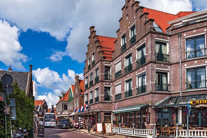 Экскурсионный Тур «Огни БеНи Люкса» или «Тюльпаны, Бриллианты и .....Селёдка»