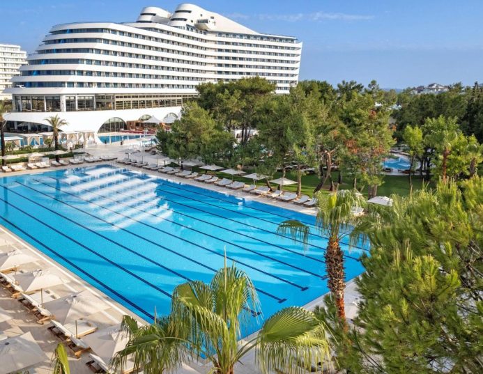 📣 🔥 LAST MINUTE 🎯 Doar Azi: Destinație de Top la Preț Special! 🔥  🏖 6 nopți de vis în ANTALYA la hotelul spectaculos Titanic Deluxe Lara 5★  📆 Plecare: 05.05.2025 💰 De la 970€