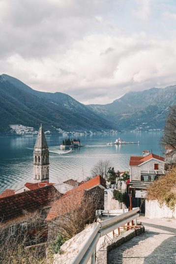 MONTENEGRO !  De la 525 euro de persoana ! Zbor direct !