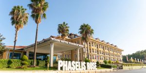 💫 „Unde muntele atinge marea, începe vacanța ta de vis , din data de 10.05 , de la 1025 euro